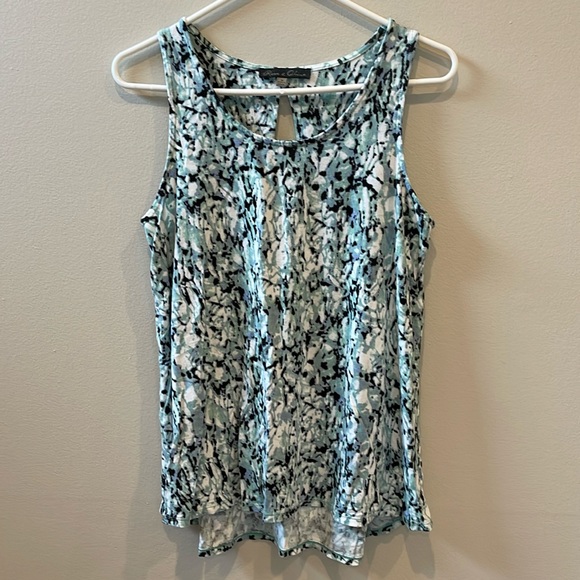 Rose & Olive Tops - Rose & Olive Free Flow Patterned Sleeveless Pleated Front Top Sz M